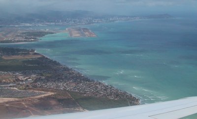 Home again! Arriving at Honolulu International Airport. You can recognize Diamond Head on the
upper right, and of course, the famous surf :-)